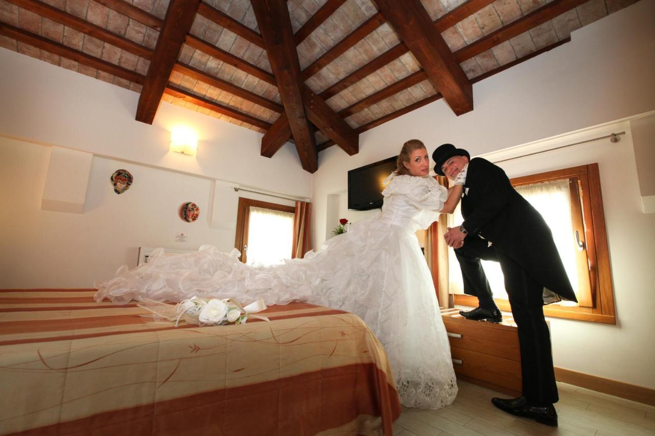 Albergo Antica Corte Marchesini Campagna Lupia Exterior foto