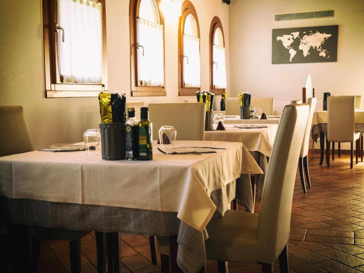 Albergo Antica Corte Marchesini Campagna Lupia Exterior foto