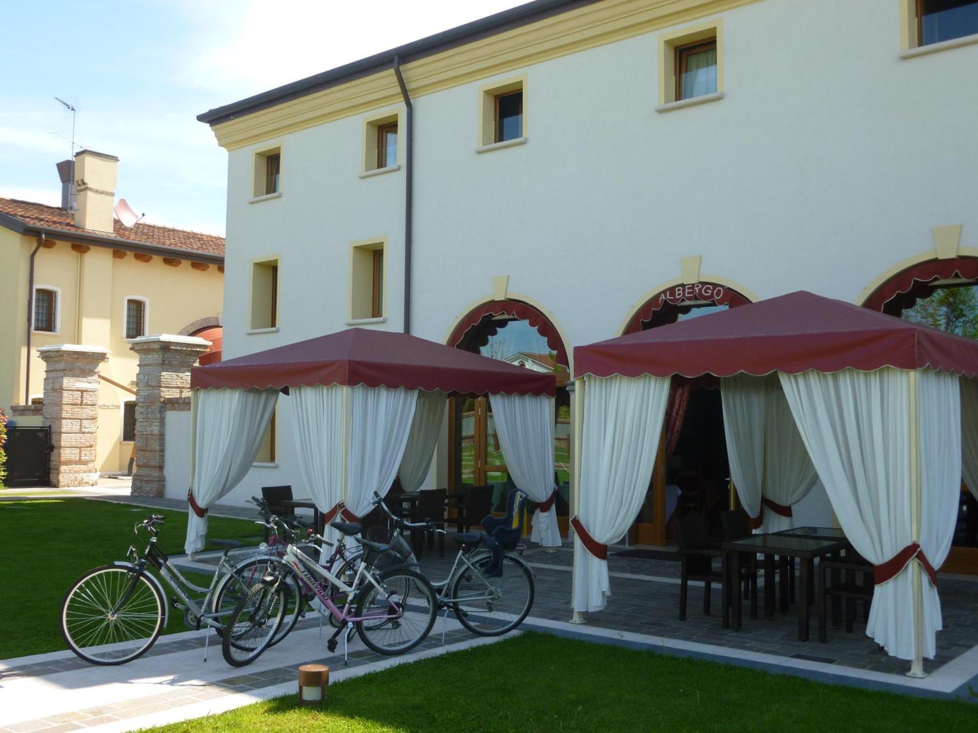 Albergo Antica Corte Marchesini Campagna Lupia Exterior foto