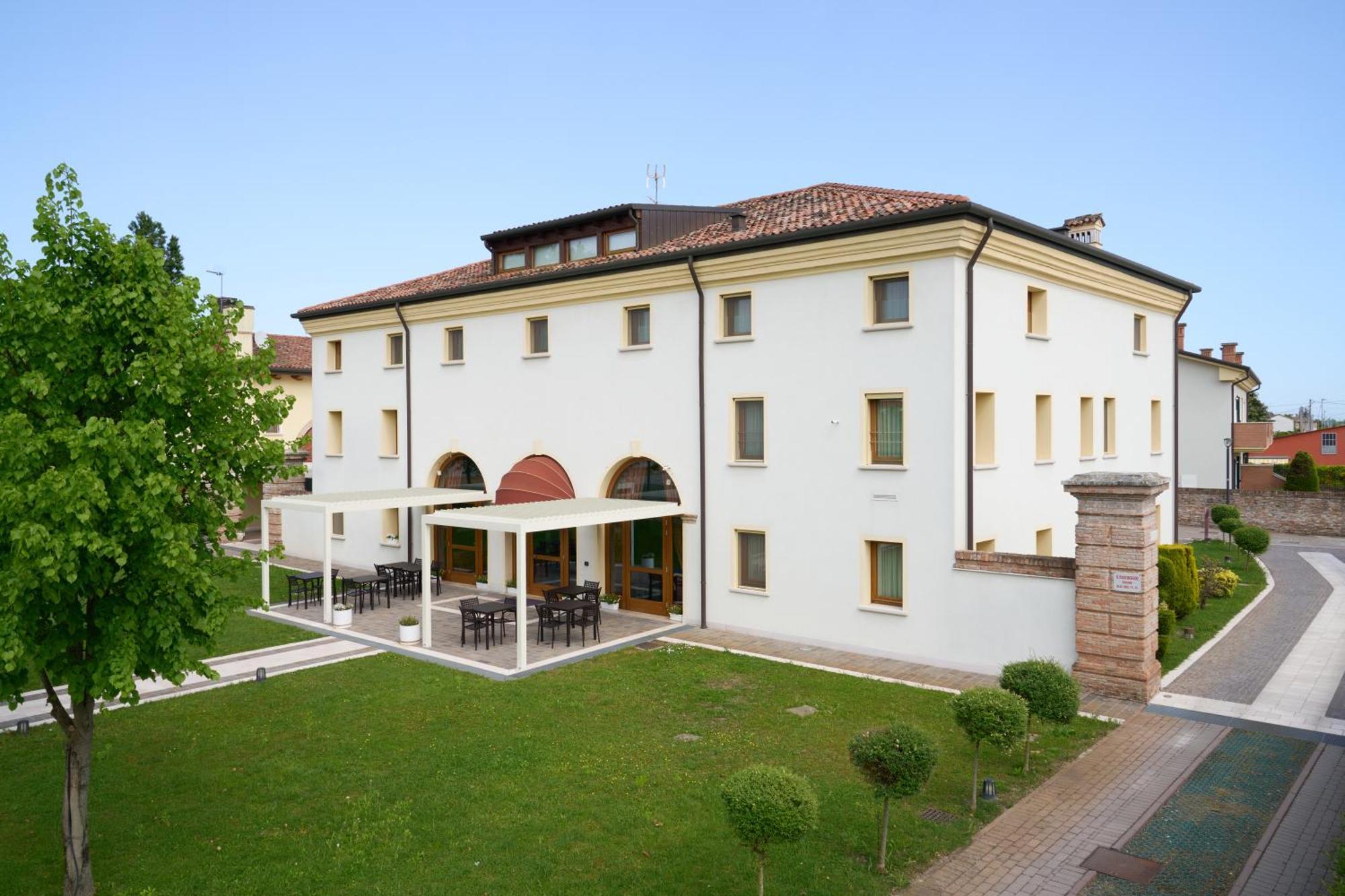 Albergo Antica Corte Marchesini Campagna Lupia Exterior foto