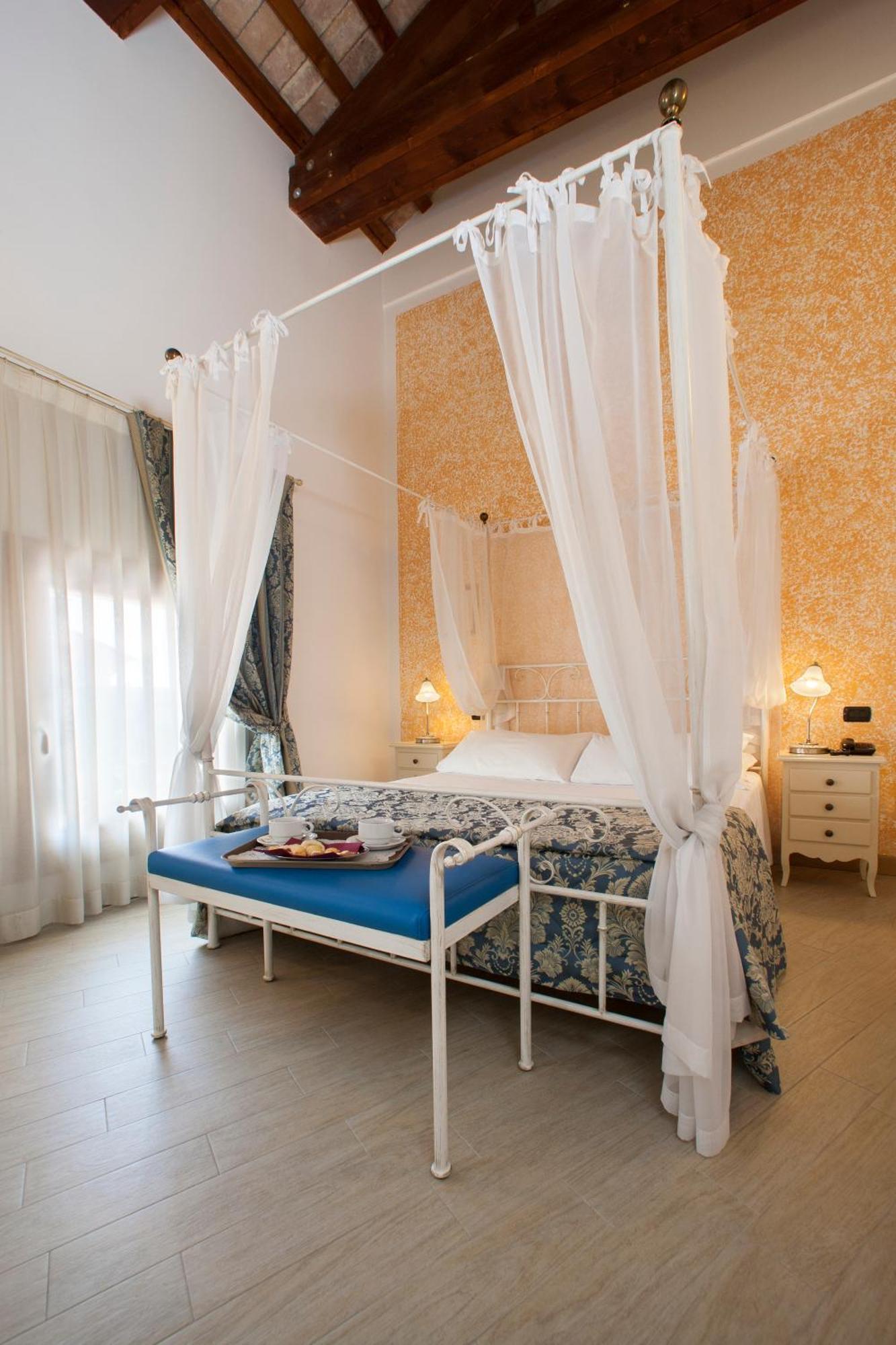 Albergo Antica Corte Marchesini Campagna Lupia Exterior foto