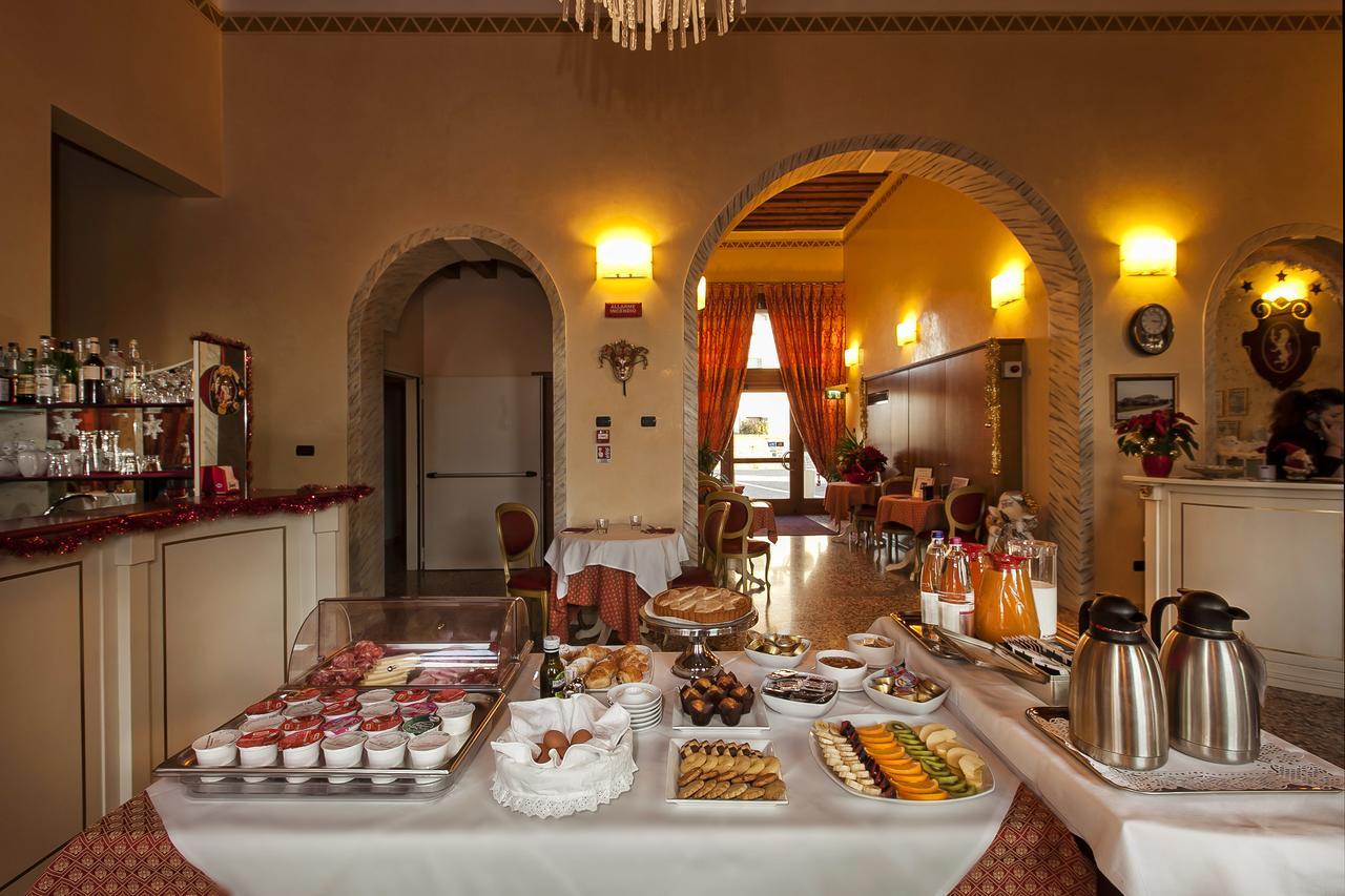 Albergo Antica Corte Marchesini Campagna Lupia Exterior foto