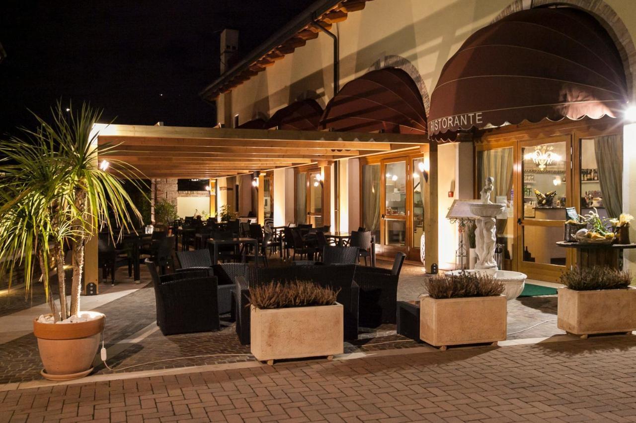 Albergo Antica Corte Marchesini Campagna Lupia Exterior foto