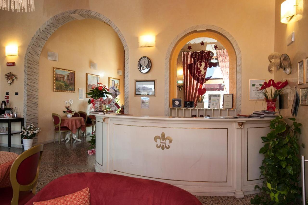Albergo Antica Corte Marchesini Campagna Lupia Exterior foto