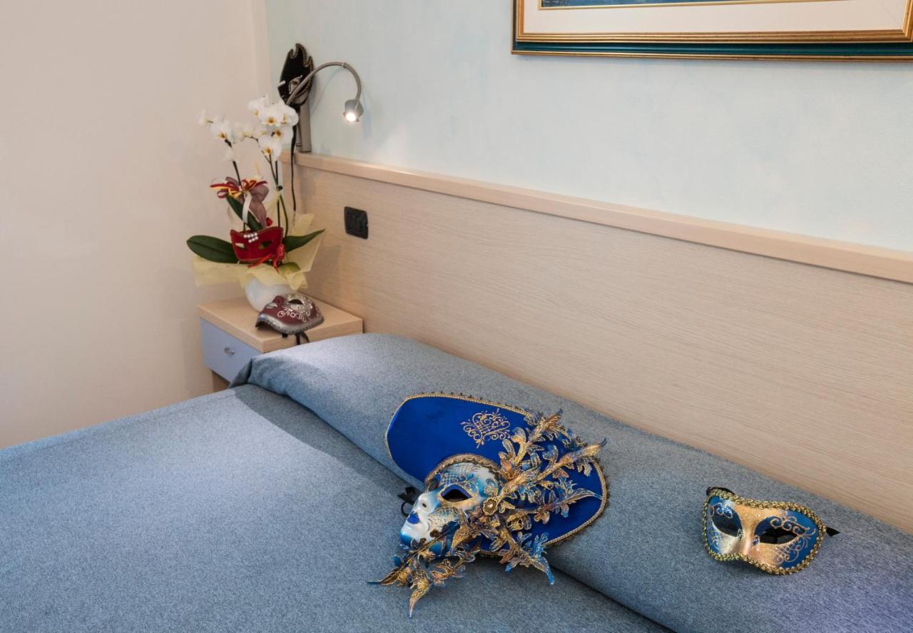 Albergo Antica Corte Marchesini Campagna Lupia Exterior foto