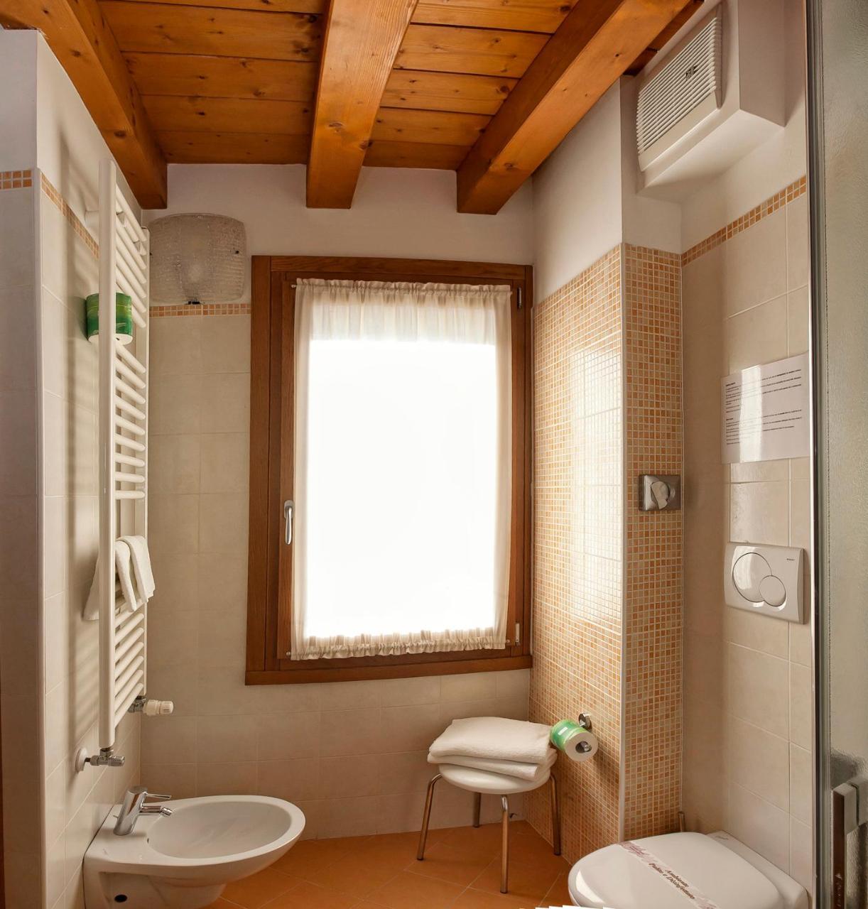 Albergo Antica Corte Marchesini Campagna Lupia Exterior foto