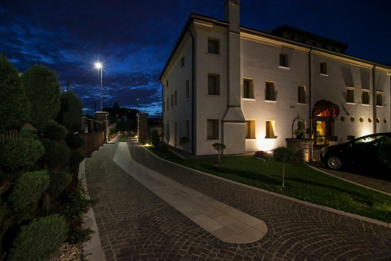 Albergo Antica Corte Marchesini Campagna Lupia Exterior foto